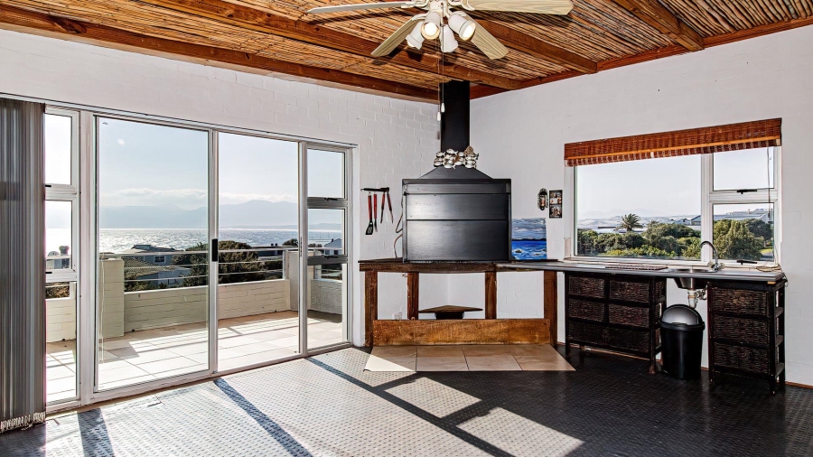 4 Bedroom Property for Sale in De Kelders Western Cape